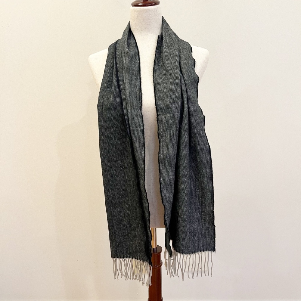 Cashmere Scarf Rectangular Gray Herringbone Fringe Neutral Made in England Prep